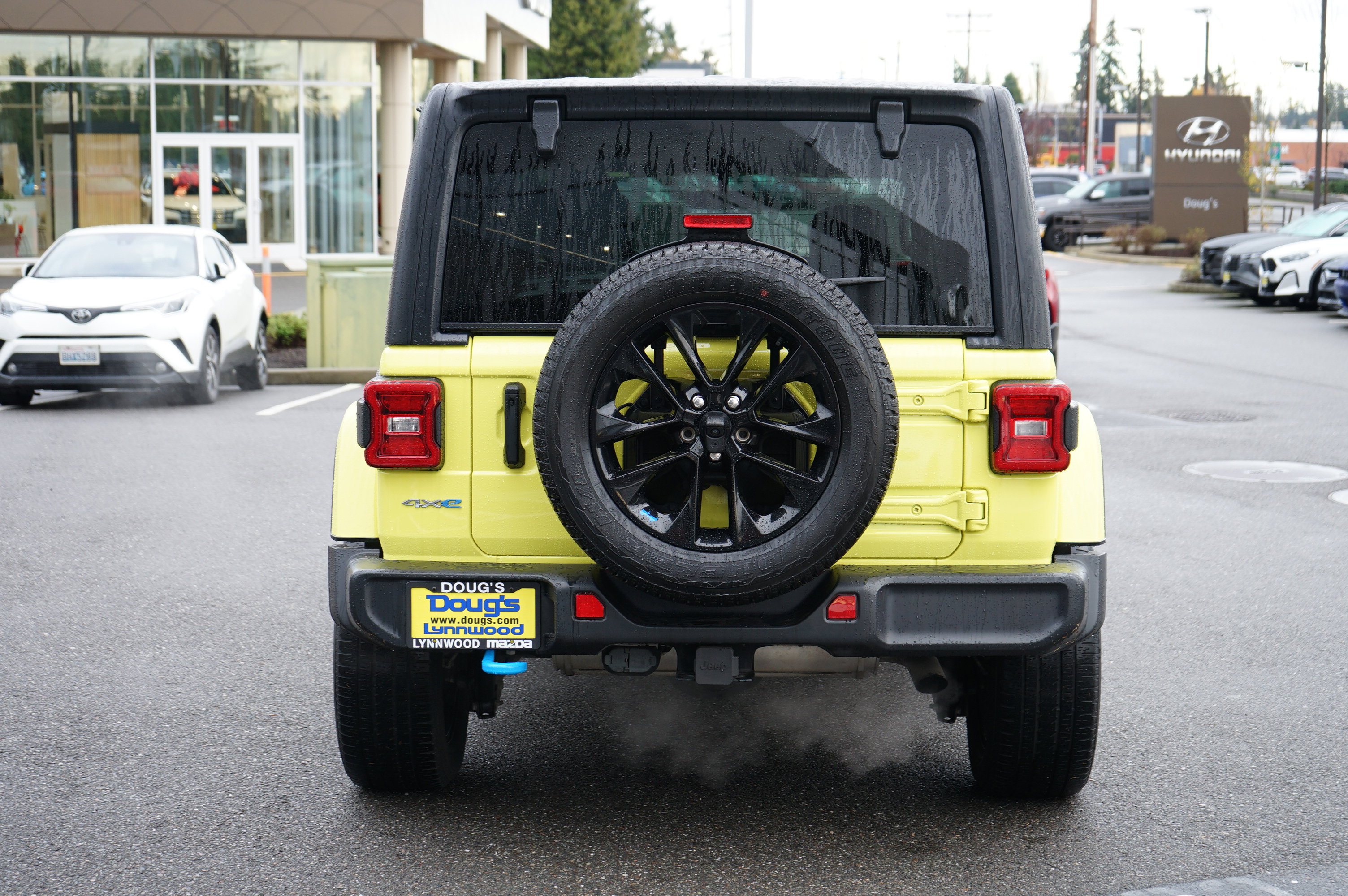 Used 2023 Jeep Wrangler Sahara w/ Cold Weather Group AWD/4WD image 4