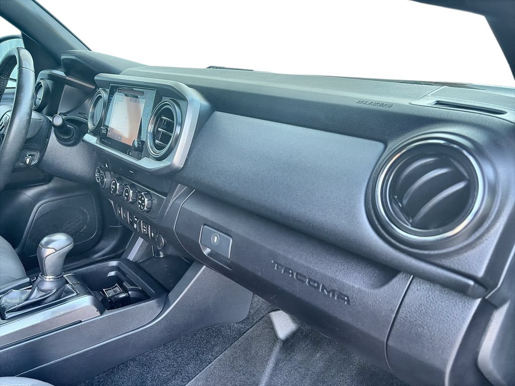Used 2019 Toyota Tacoma TRD Off-Road w/ Technology Package AWD/4WD image 30