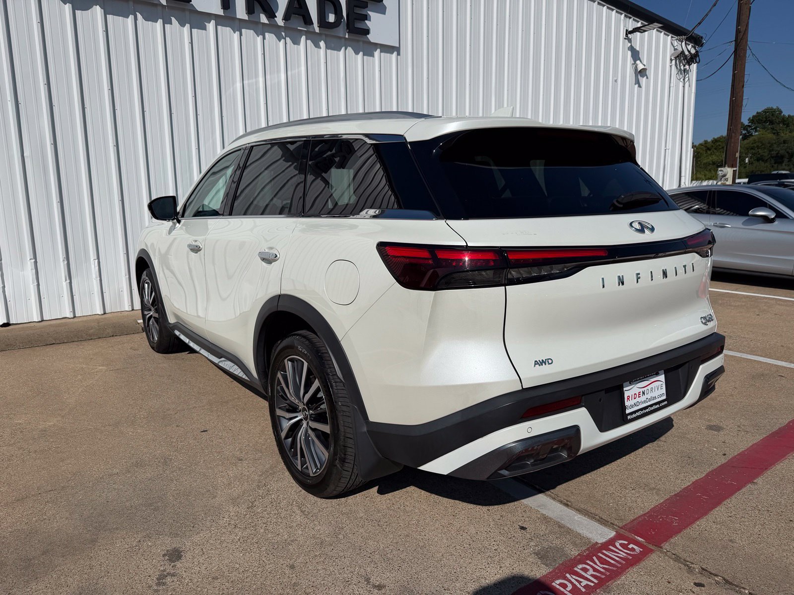 Used 2023 INFINITI QX60 Sensory AWD/4WD image 4