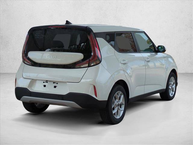 Used 2025 Kia Soul LX w/ LX Technology Package FWD image 5