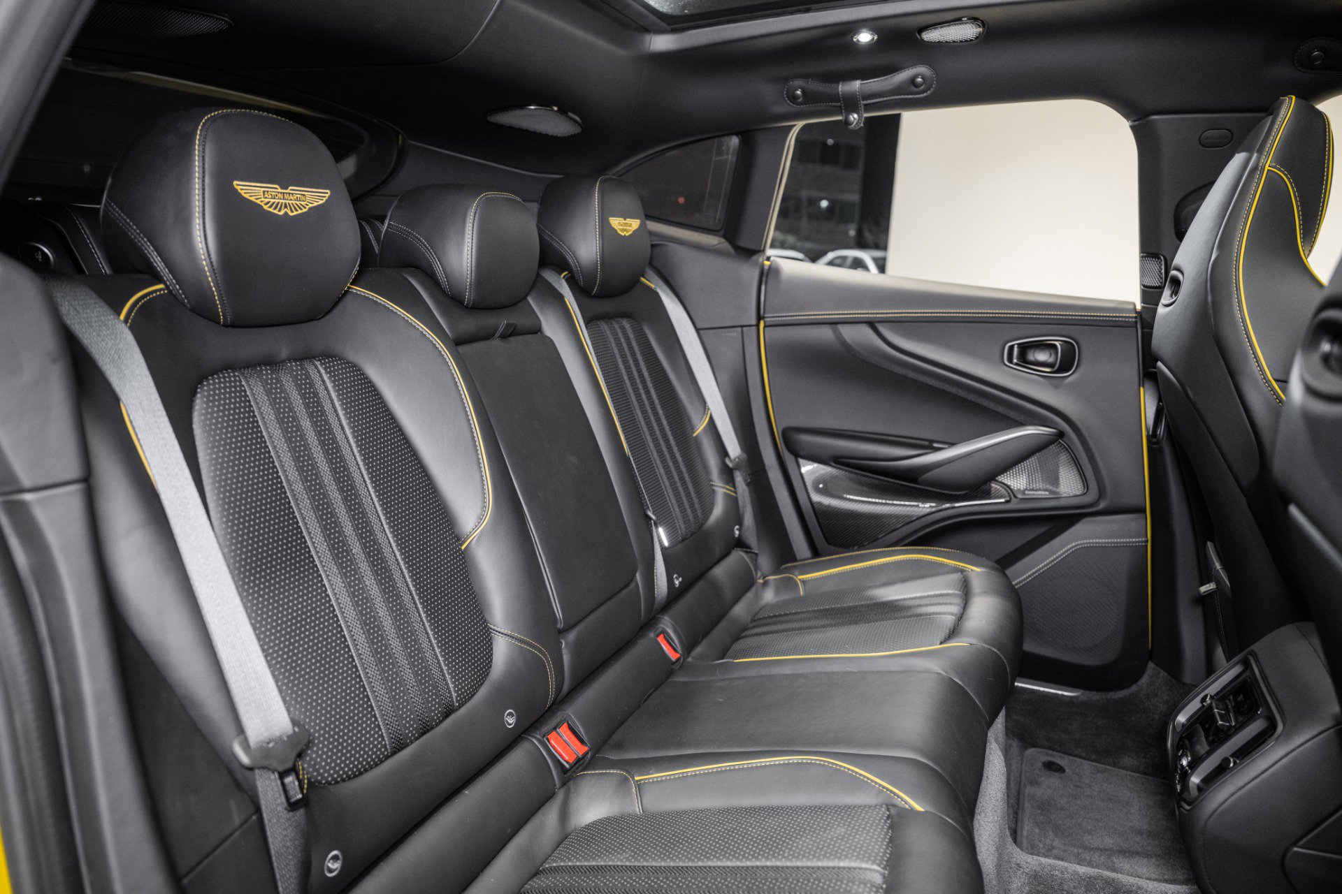 Used 2025 Aston Martin DBX 707 image 19