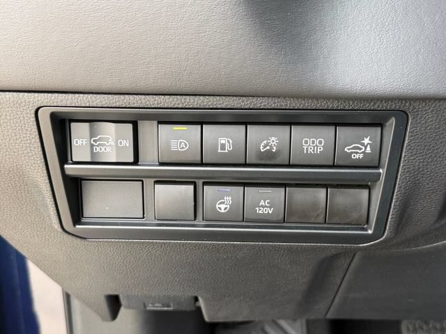 Used 2024 Toyota Sequoia Platinum AWD/4WD image 21