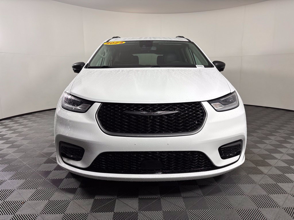 Used 2024 Chrysler Pacifica Touring-L w/ Road Tripper Package AWD/4WD image 20