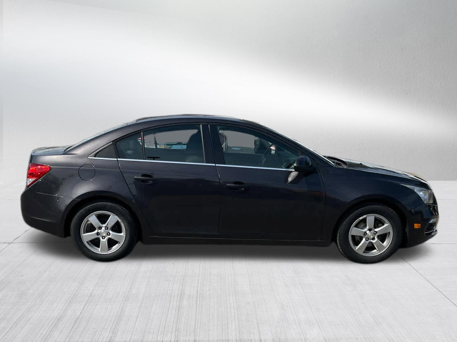 Used 2015 Chevrolet Cruze LT w/ Sun And Sound Package FWD image 2