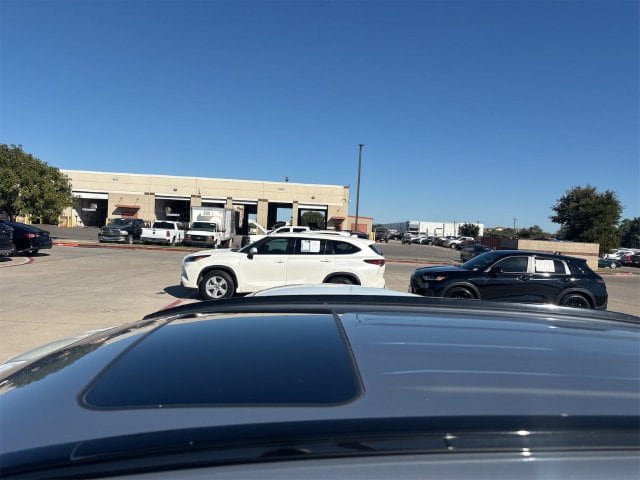Used 2019 Toyota RAV4 XLE FWD image 5