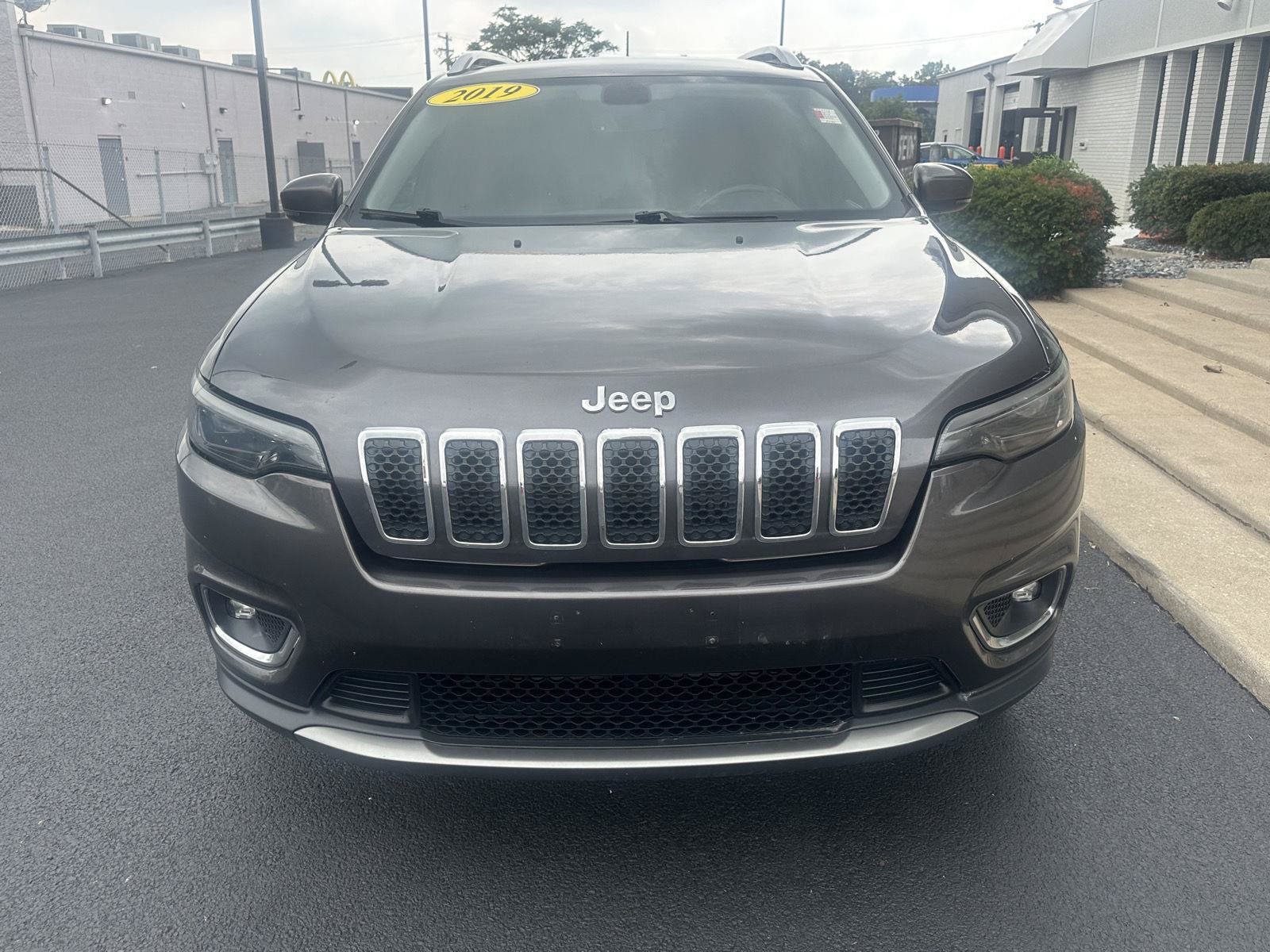 Used 2019 Jeep Cherokee Limited AWD/4WD image 5