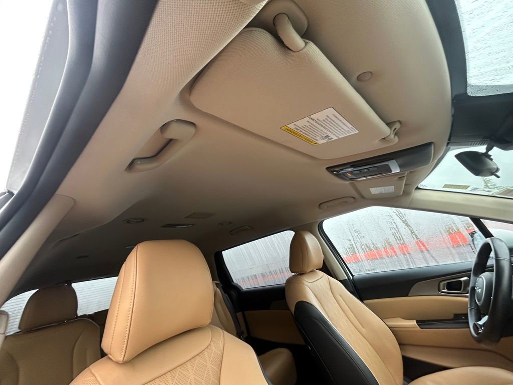 Used 2024 Kia Carnival LX image 27