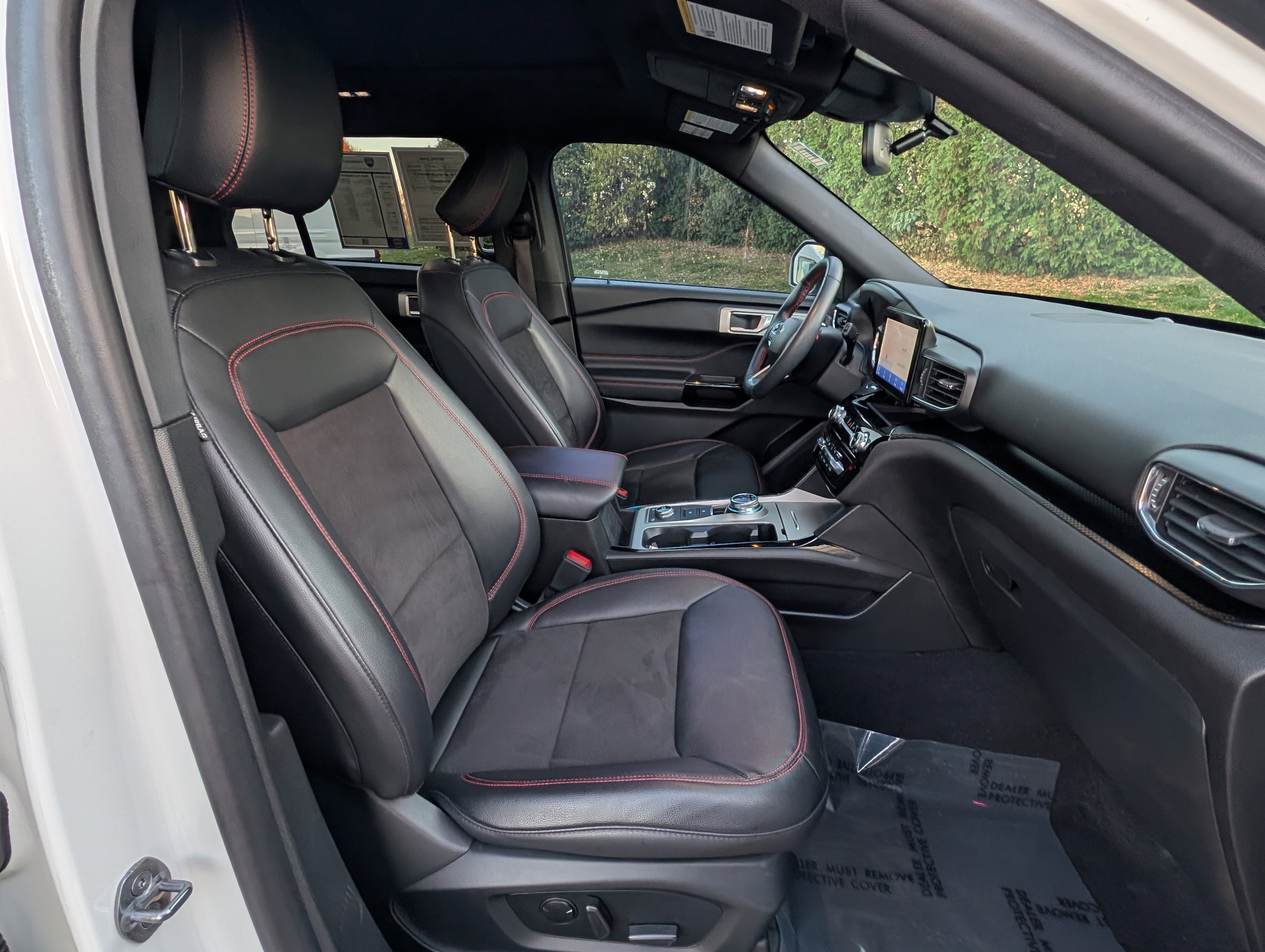 Used 2023 Ford Explorer ST-Line image 12