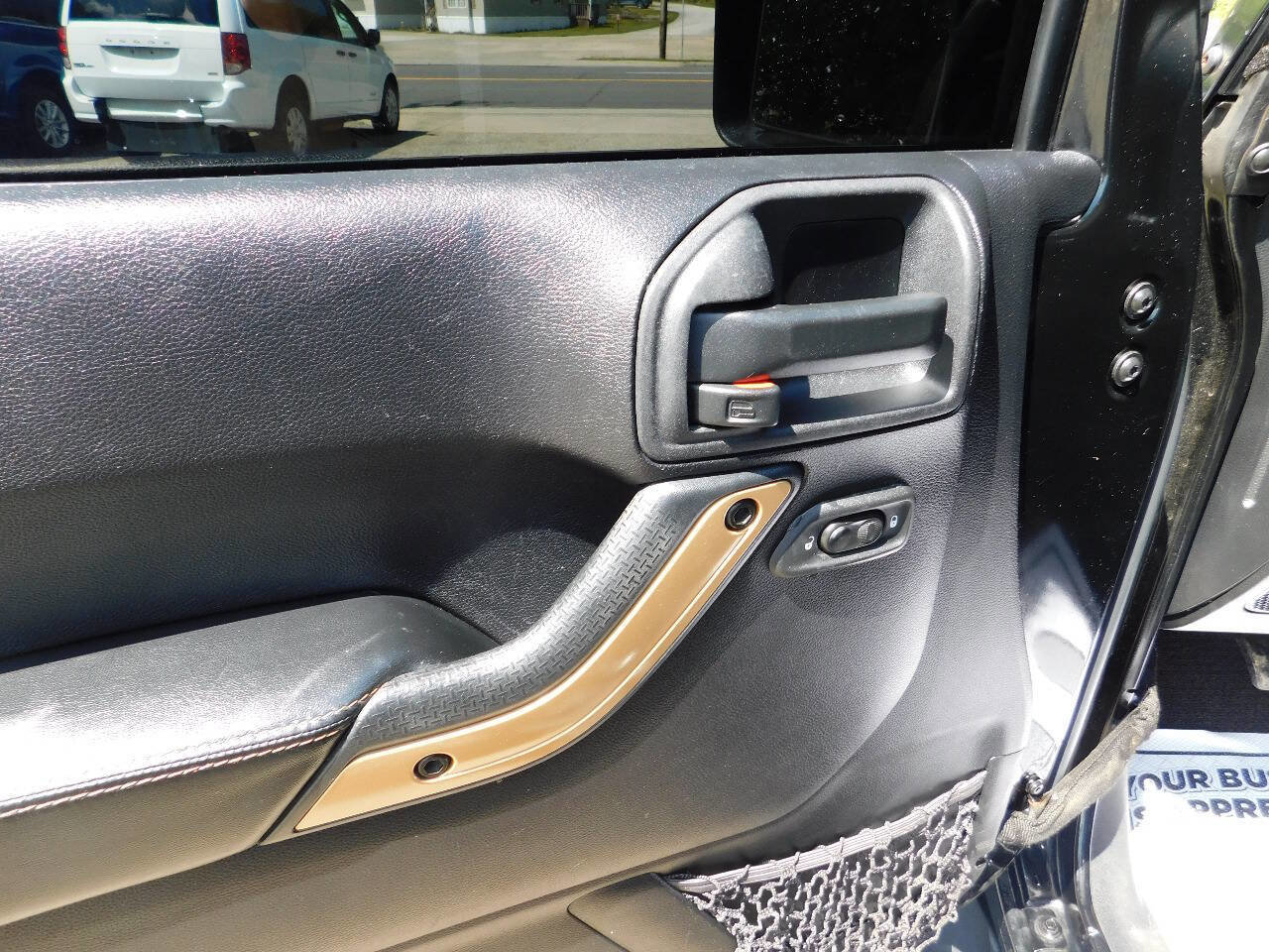 Used 2014 Jeep Wrangler Unlimited Sahara image 28
