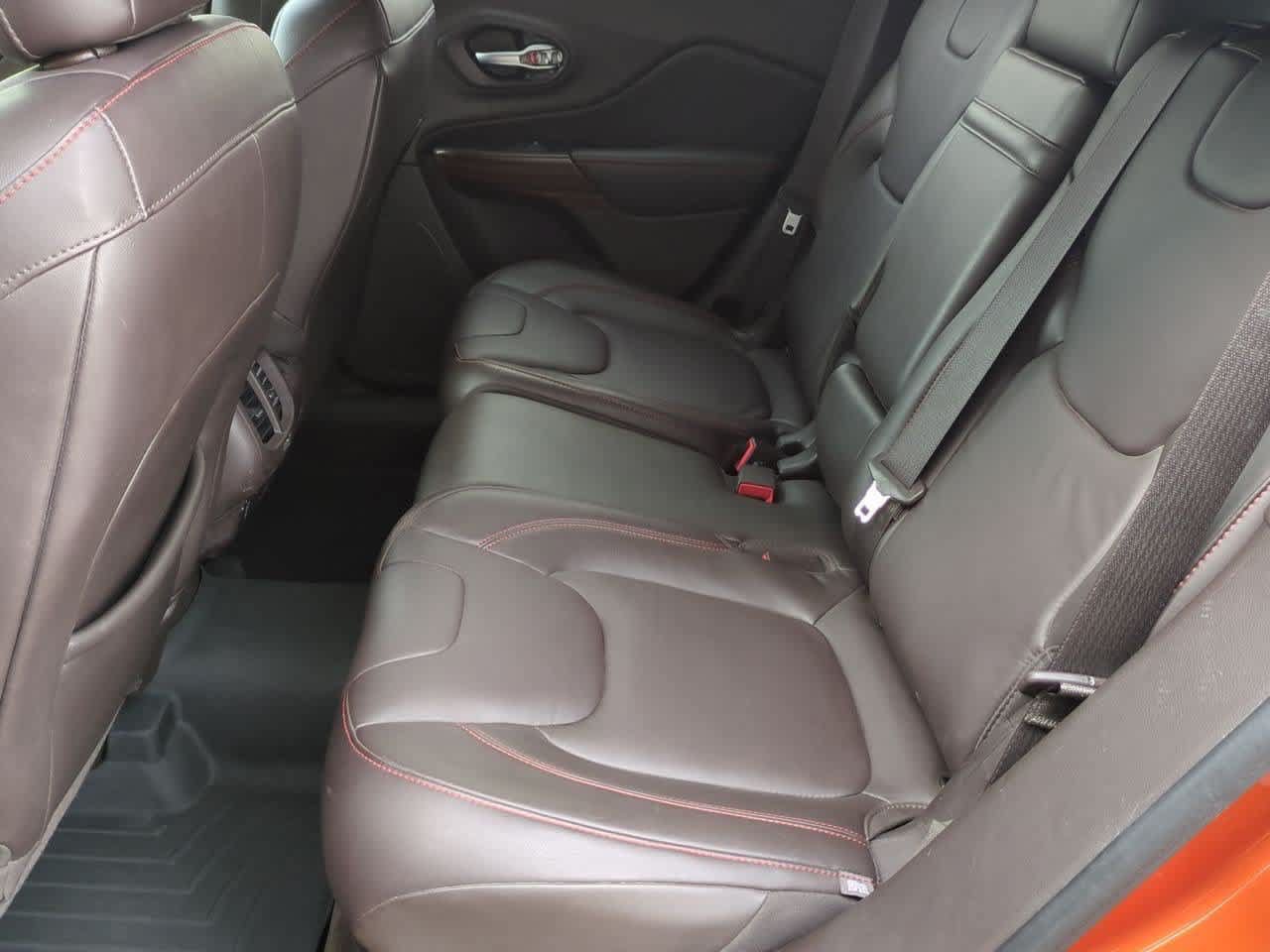 Used 2015 Jeep Cherokee Trailhawk w/ Comfort/Convenience Group AWD/4WD image 19