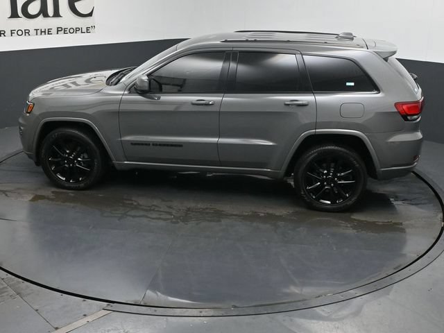 Used 2021 Jeep Grand Cherokee Laredo AWD/4WD image 42