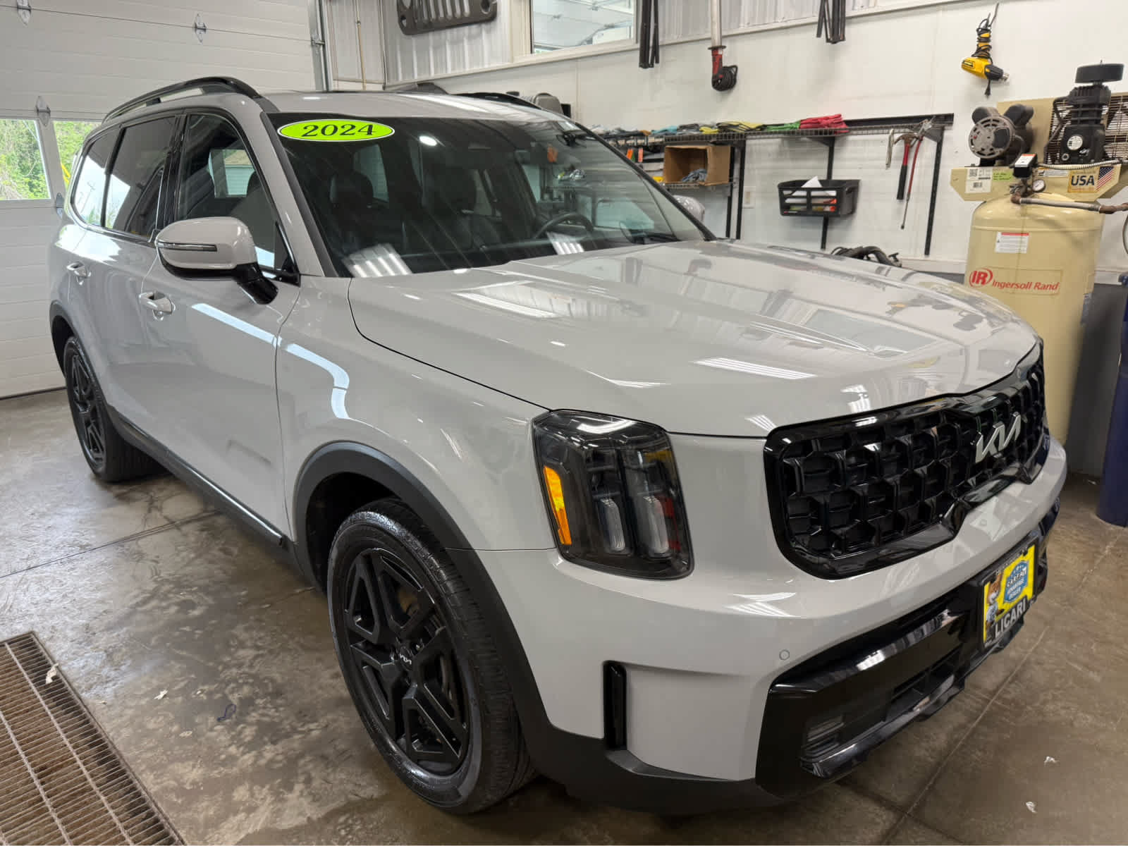 Used 2024 Kia Telluride SX Prestige X-Line AWD/4WD image 3