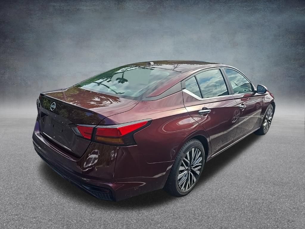 Used 2025 Nissan Altima 2.5 SV FWD image 7