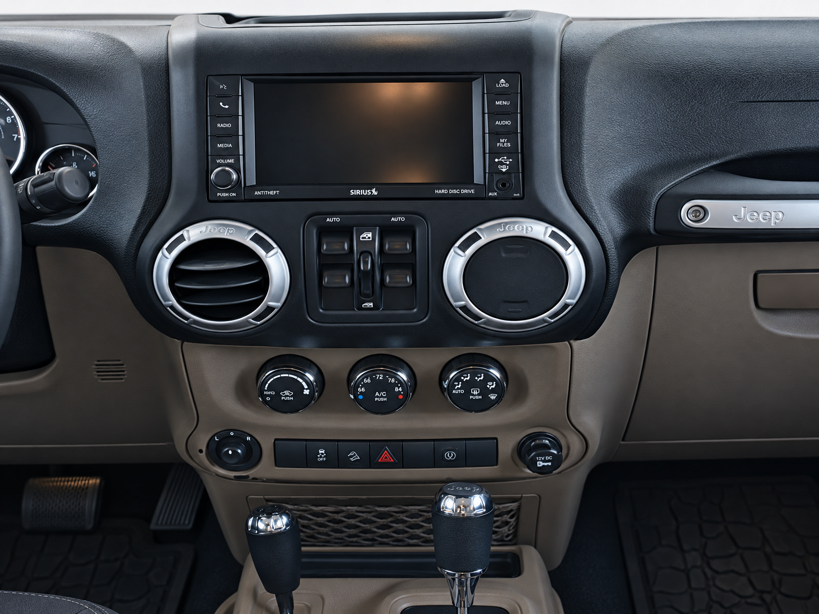 Used 2015 Jeep Wrangler Unlimited Sahara w/ Connectivity Group AWD/4WD image 14
