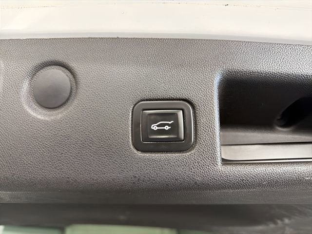 Used 2018 Chevrolet Equinox Premier FWD image 37