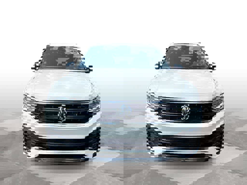 Used 2023 Volkswagen Tiguan SE R-Line image 3