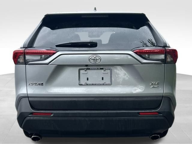 Used 2025 Toyota RAV4 XLE AWD/4WD image 4