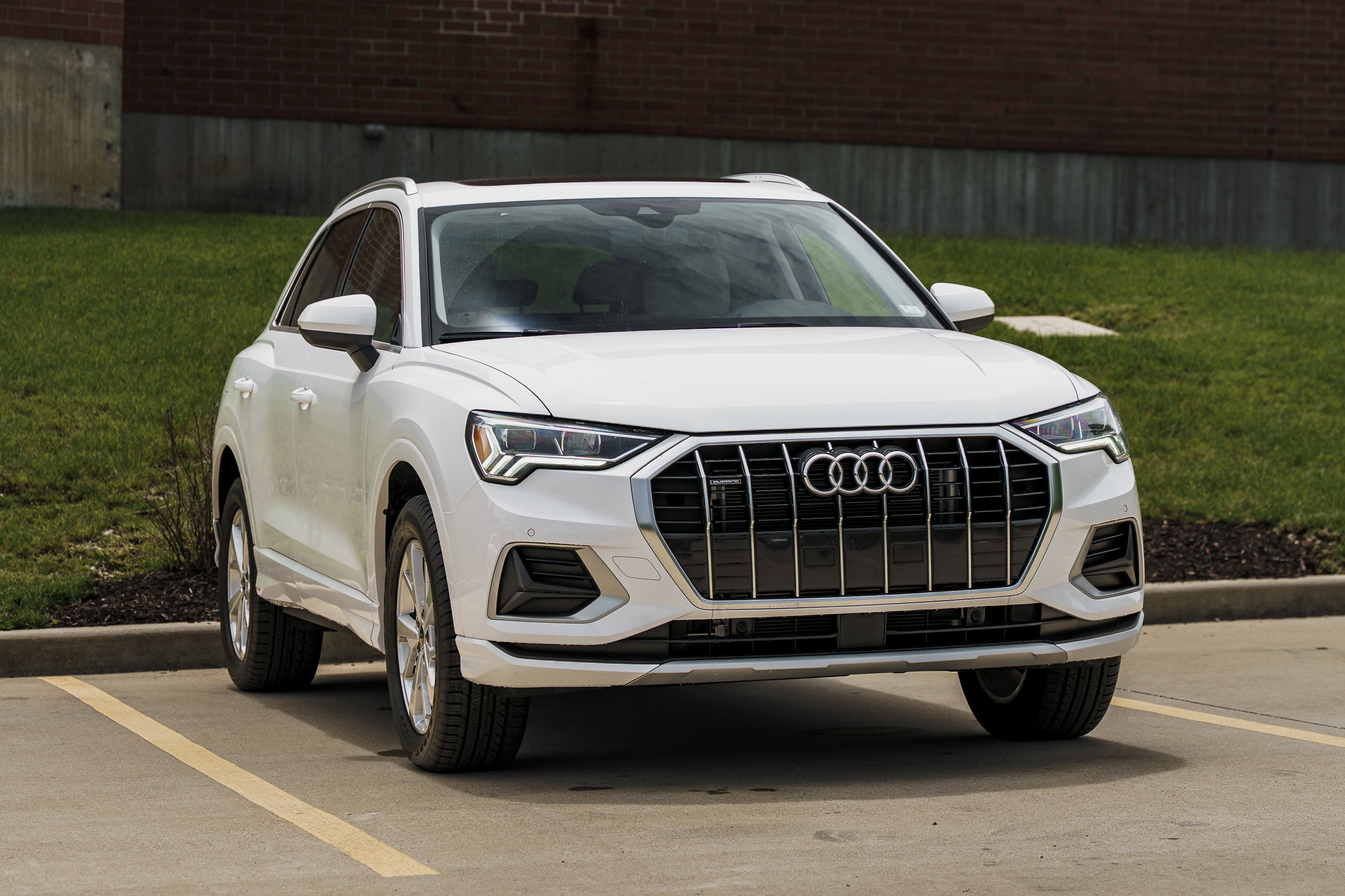 Used 2023 Audi Q3 2.0T Premium w/ Convenience Package AWD/4WD image 2