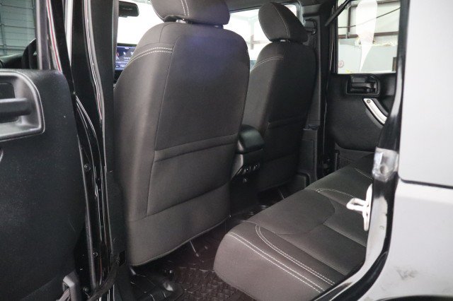 Used 2017 Jeep Wrangler Unlimited Sahara w/ Connectivity Group AWD/4WD image 39