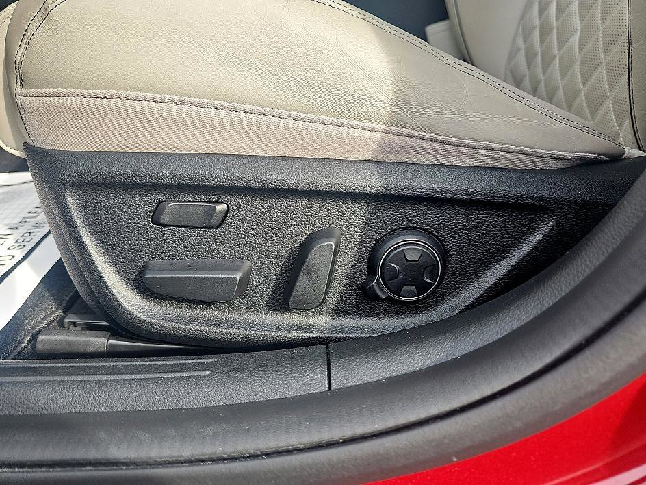 Used 2023 Genesis G70 3.3T w/ Sport Prestige Package image 16