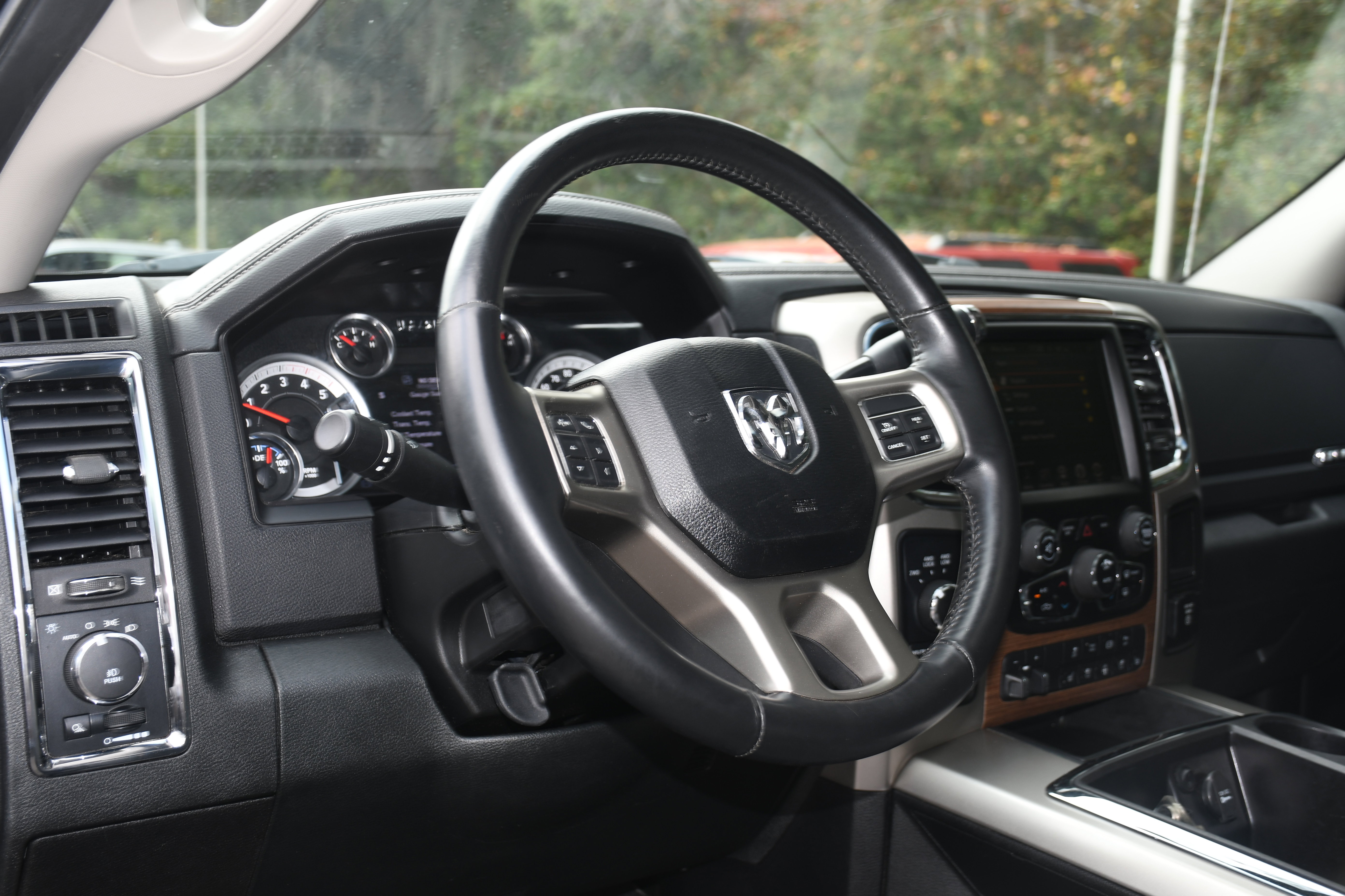 Used 2015 RAM 2500 Laramie image 9