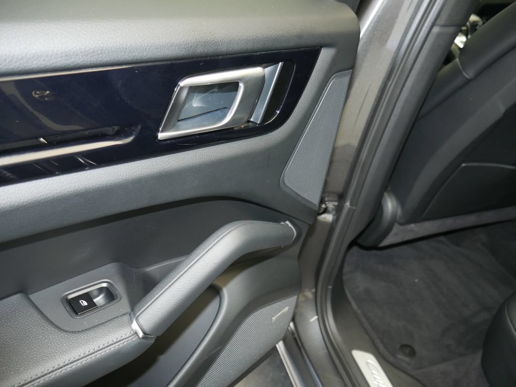 Certified 2021 Porsche Cayenne Coupe AWD/4WD image 19