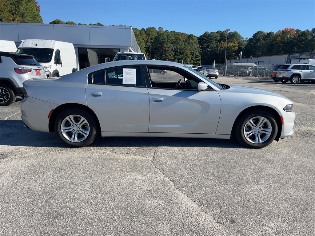 Used 2022 Dodge Charger SXT image 2