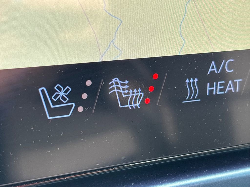 Used 2025 Chevrolet Equinox EV LT w/ Convenience Package II image 37