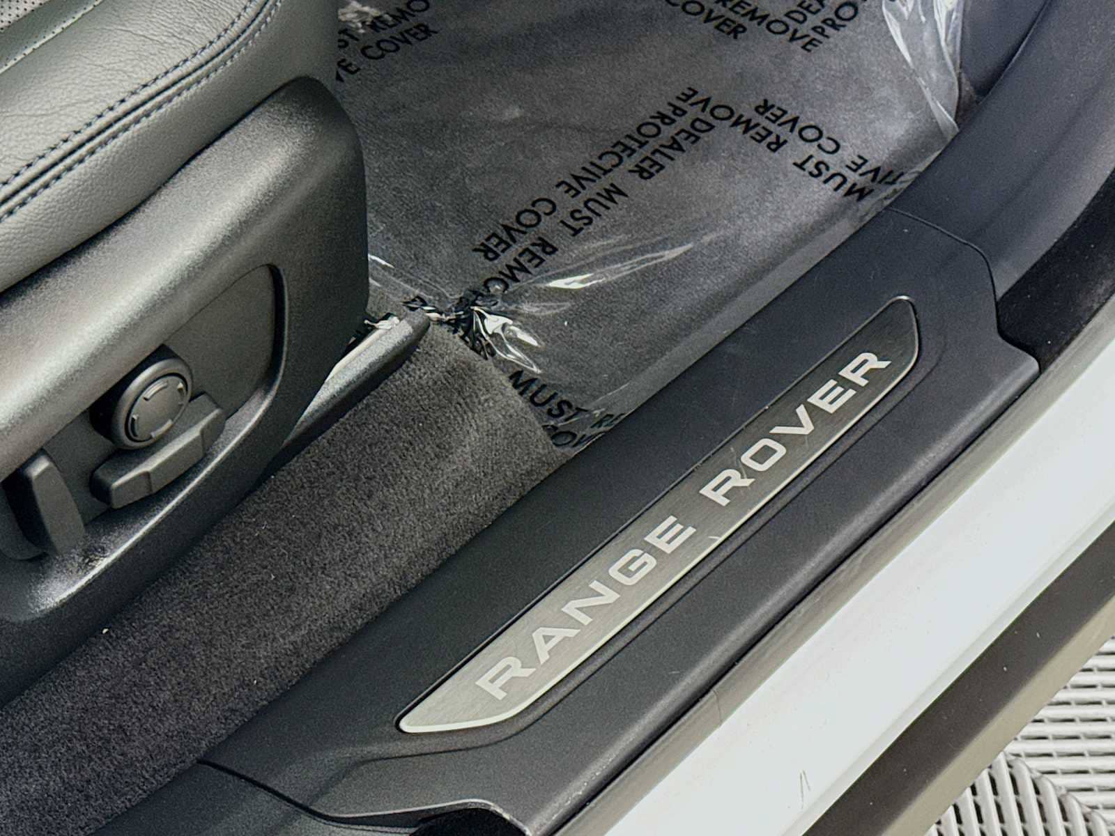 Used 2026 Land Rover Range Rover Velar Dynamic SE AWD/4WD image 32