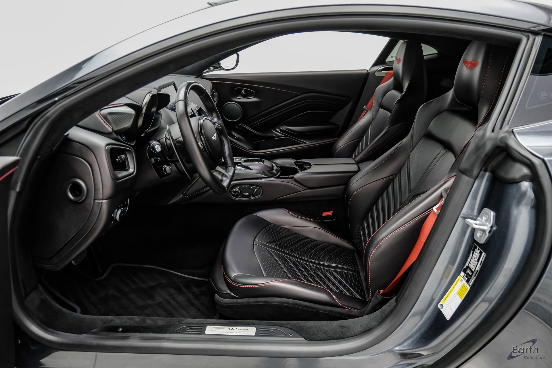 Used 2023 Aston Martin V12 Vantage RWD image 41
