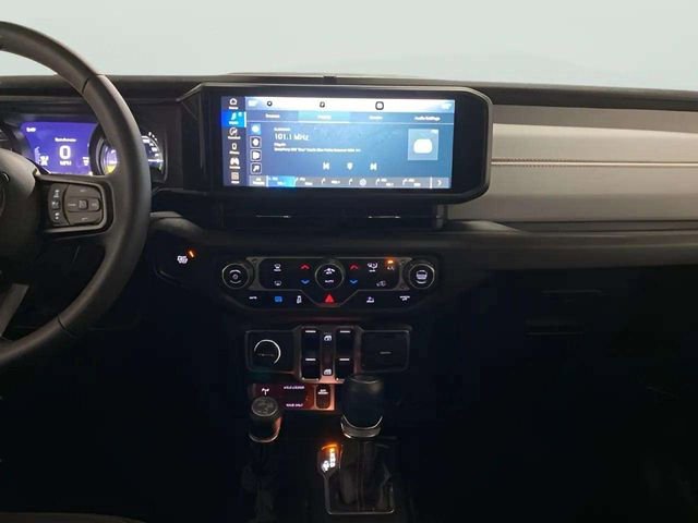 Used 2024 Jeep Wrangler Unlimited image 32