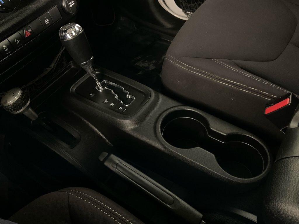 Used 2013 Jeep Wrangler Unlimited Sahara image 18