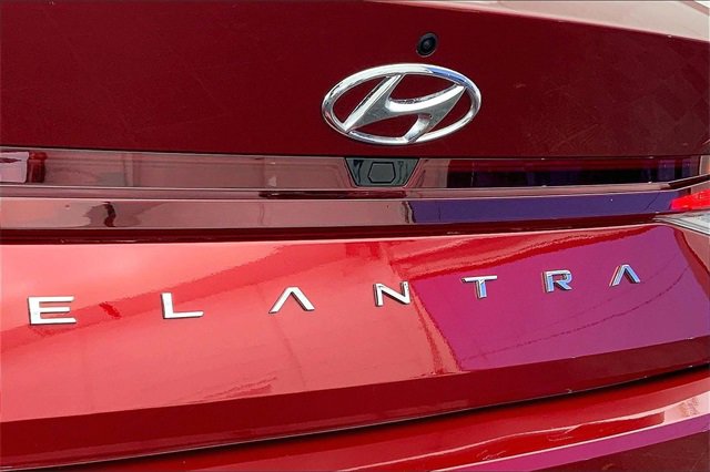 Used 2023 Hyundai Elantra SEL image 8