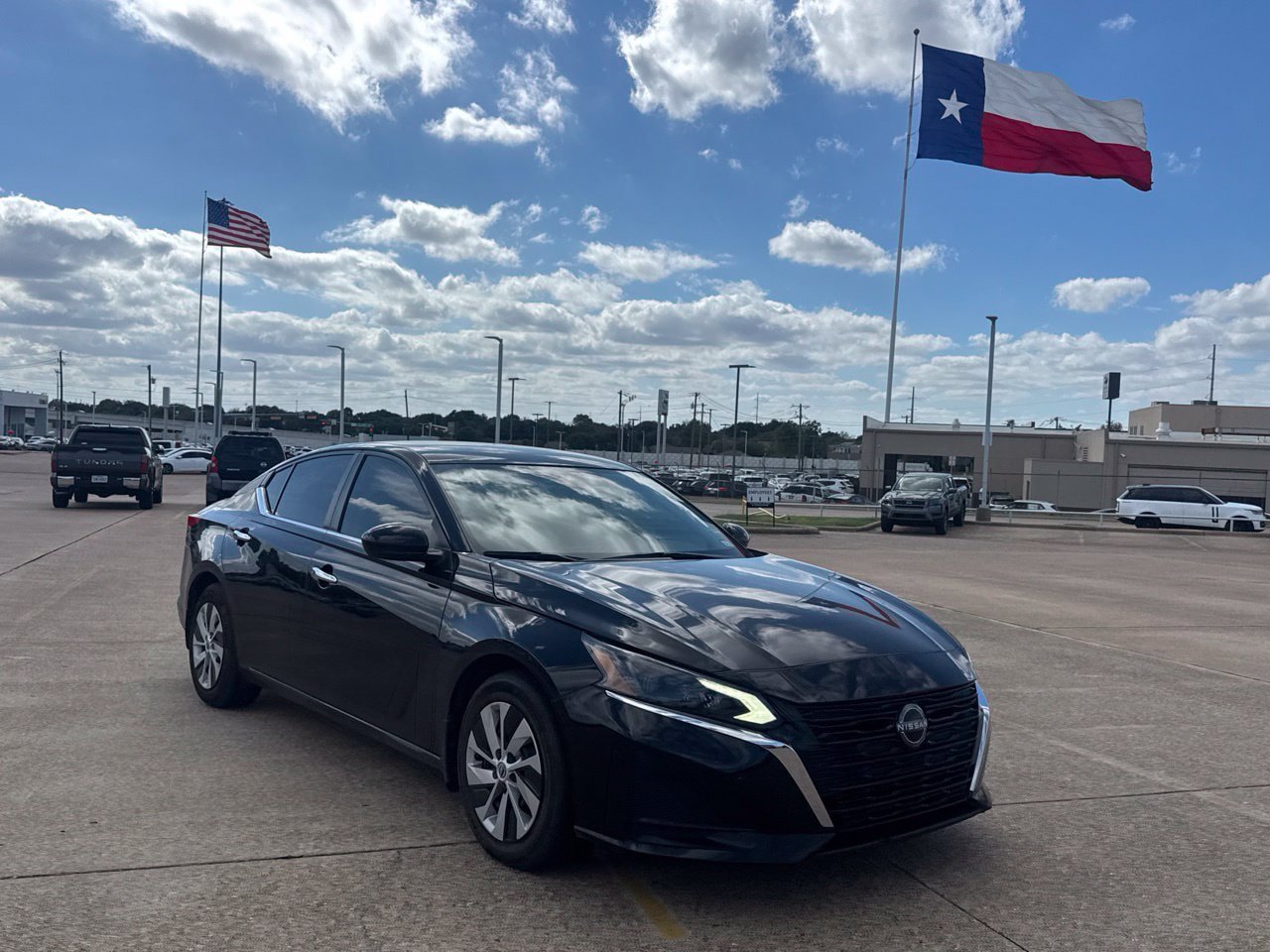 Used 2023 Nissan Altima 2.5 S FWD image 2