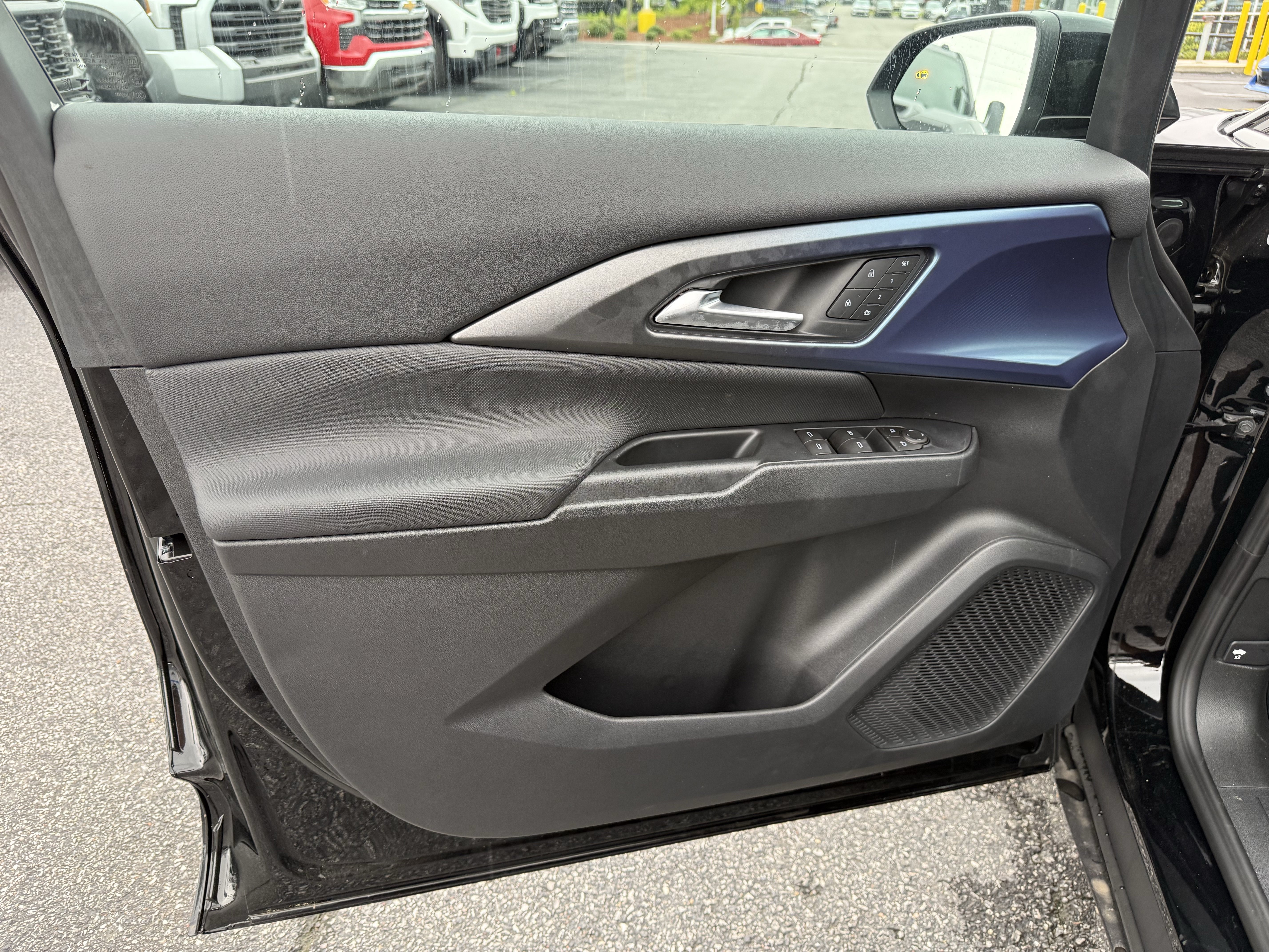 New 2026 Chevrolet Equinox EV LT w/ Convenience Package II FWD image 14