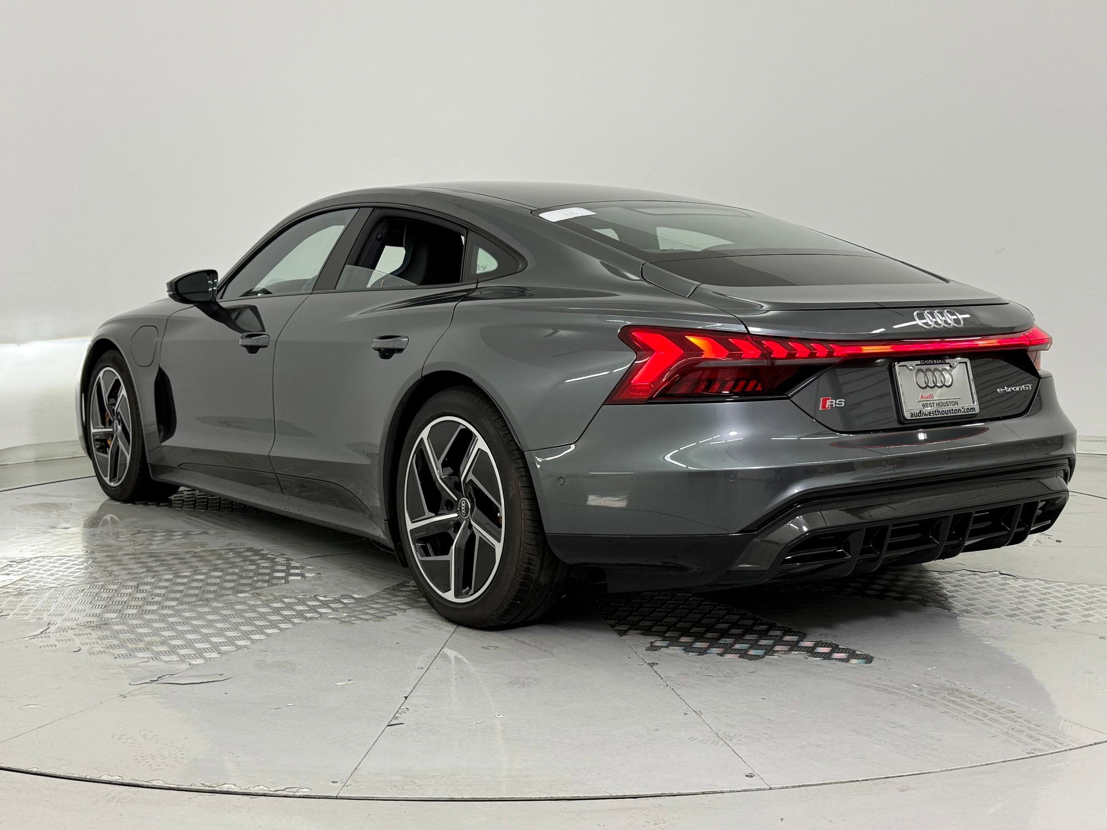 Used 2022 Audi RS e-tron GT image 3