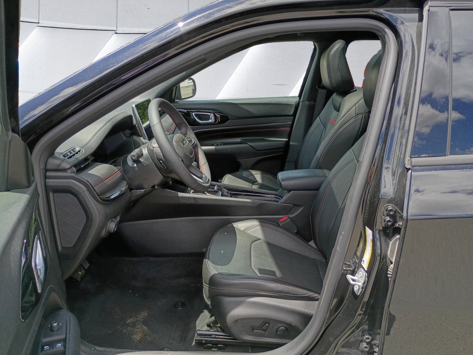 Certified 2023 Jeep Compass Trailhawk w/ Trailhawk Elite Group AWD/4WD image 10