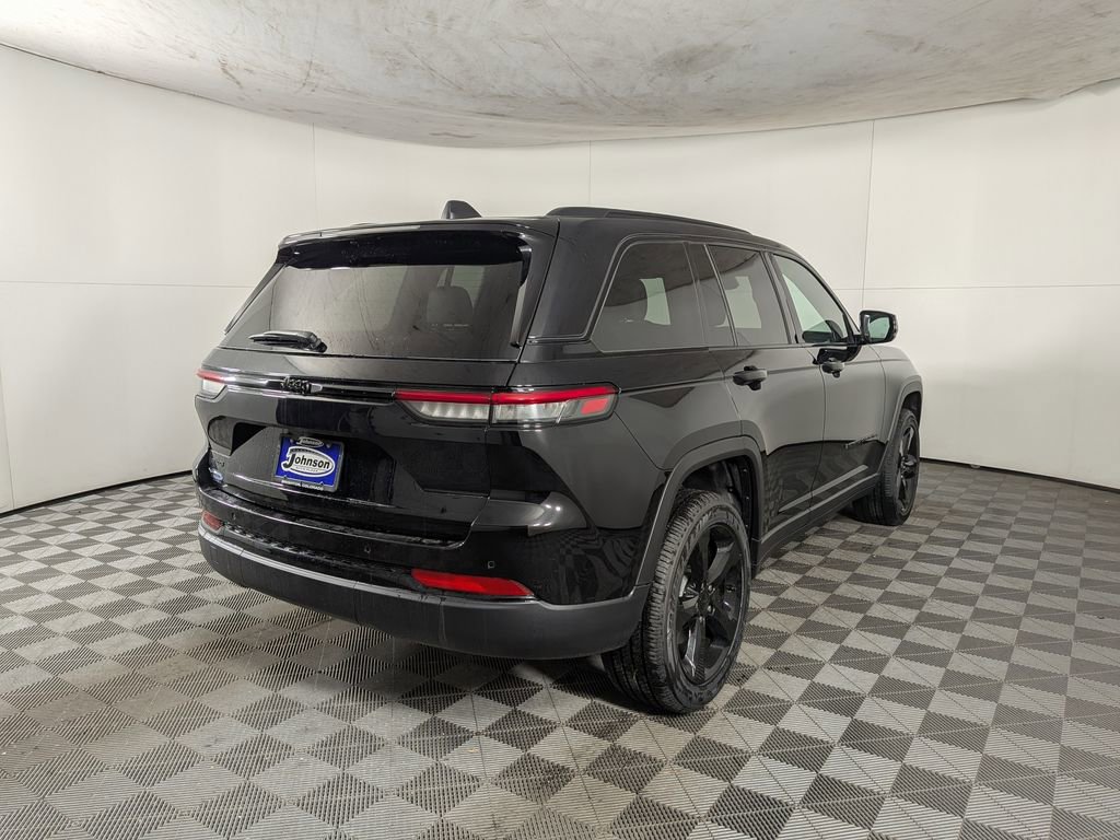 New 2025 Jeep Grand Cherokee Altitude image 8