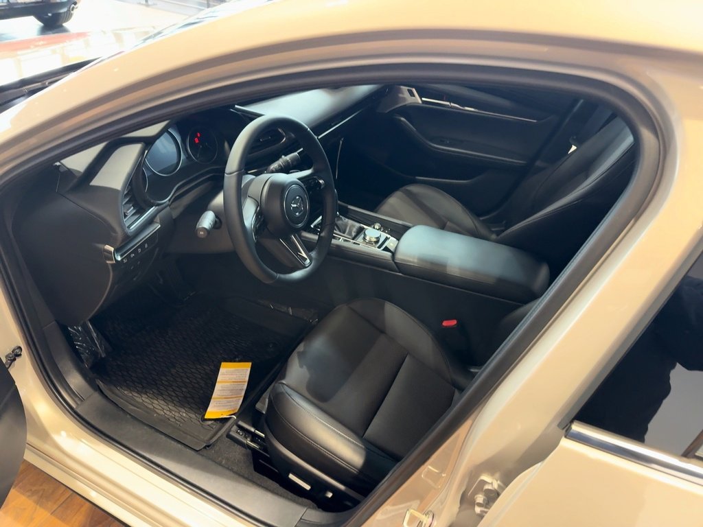 New 2026 MAZDA MAZDA3 Hatchback w/Premium Plus Pkg image 8