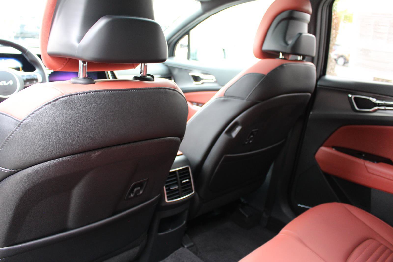 Certified 2024 Kia Sportage SX image 33