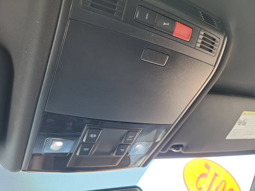 Used 2015 Volkswagen Golf 4-Door FWD image 14