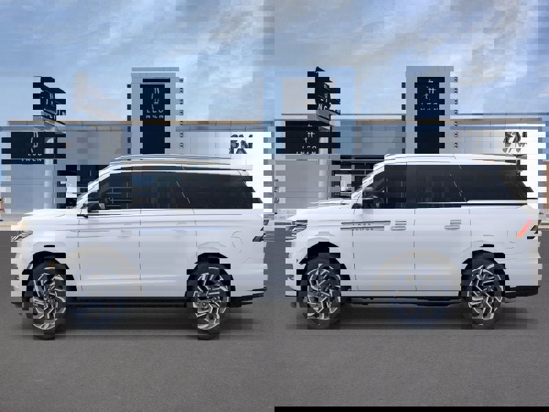 New 2025 Lincoln Navigator L Reserve image 3