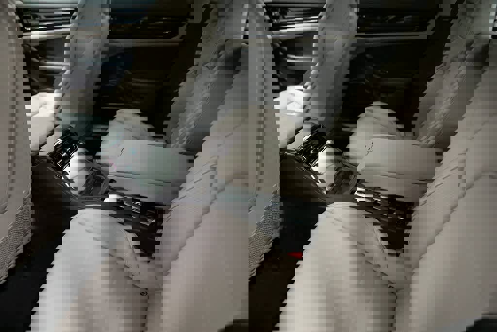 New 2025 Porsche Panamera 4 image 32