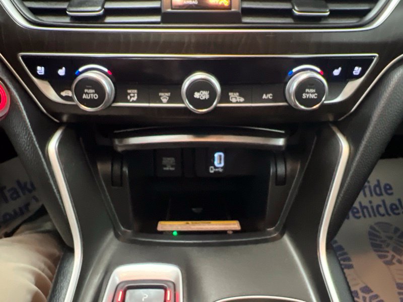 Used 2018 Honda Accord Touring image 30