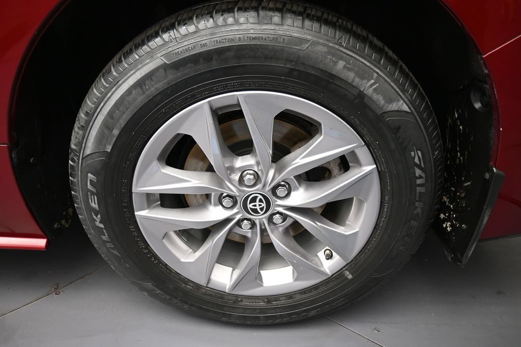 Certified 2022 Toyota Sienna XLE AWD/4WD image 15