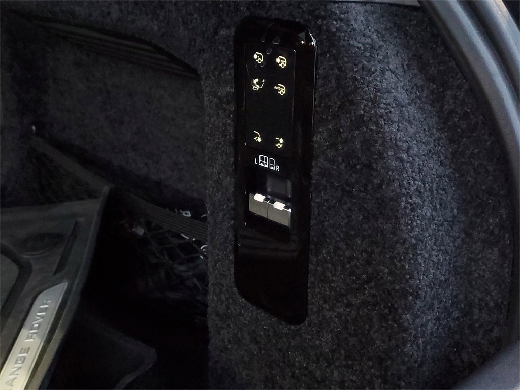 Used 2025 Land Rover Range Rover Autobiography image 33