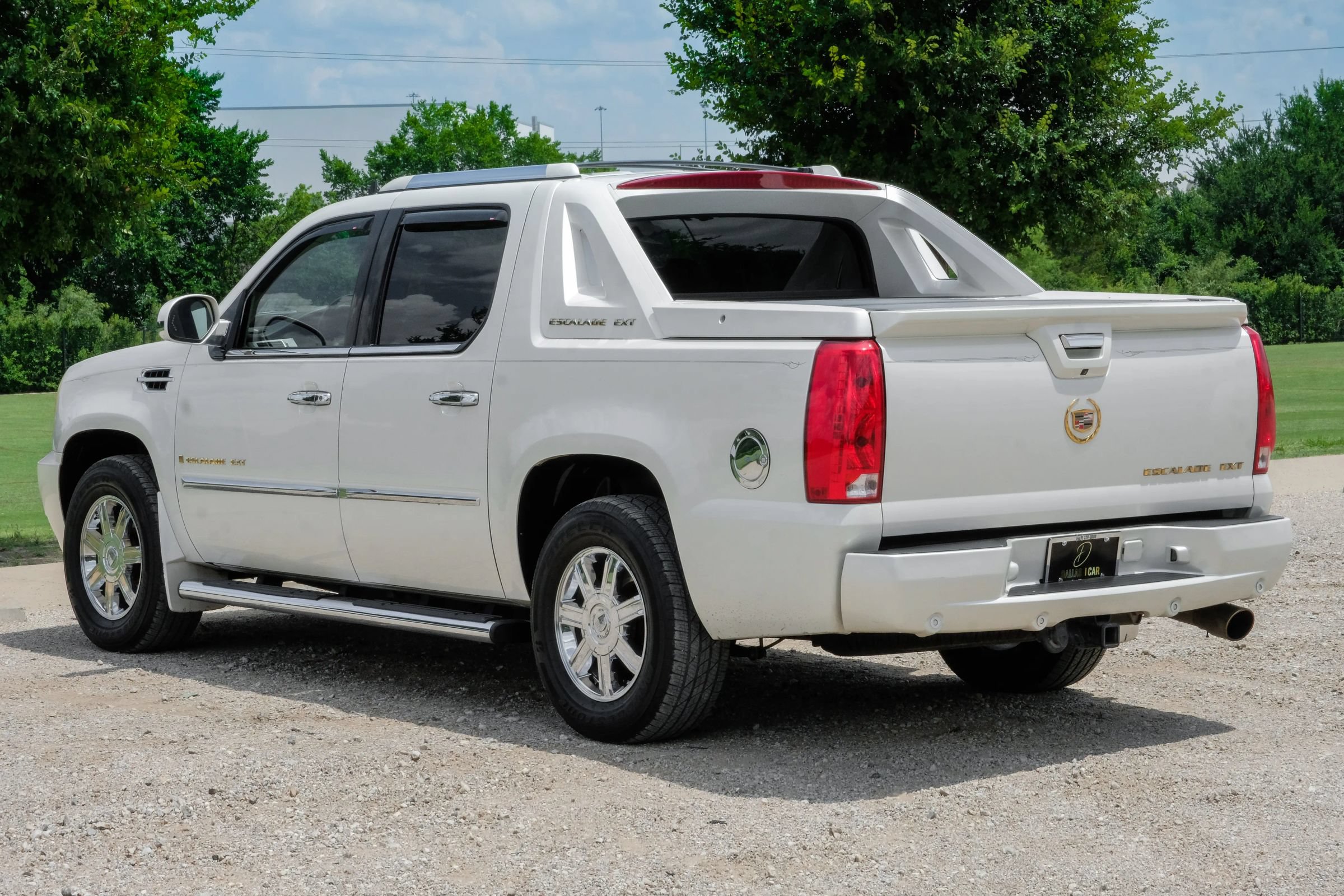 Used 2007 Cadillac Escalade EXT w/ Information Package AWD/4WD image 12