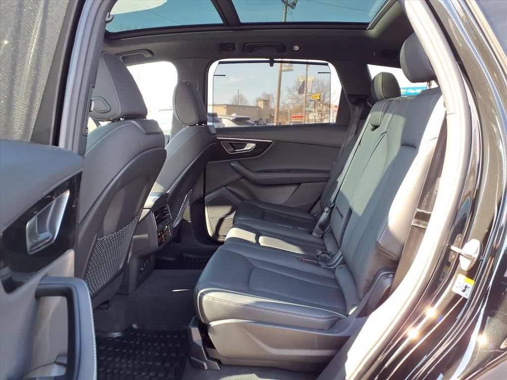 Used 2025 Audi Q7 3.0T Premium Plus w/ Premium Plus Package AWD/4WD image 13