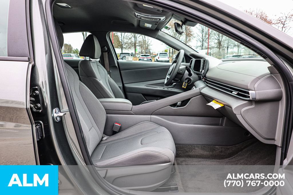 Used 2025 Hyundai Elantra SE FWD image 21