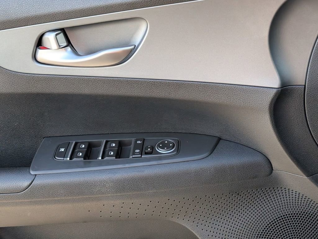 Used 2021 Kia Forte LXS image 27